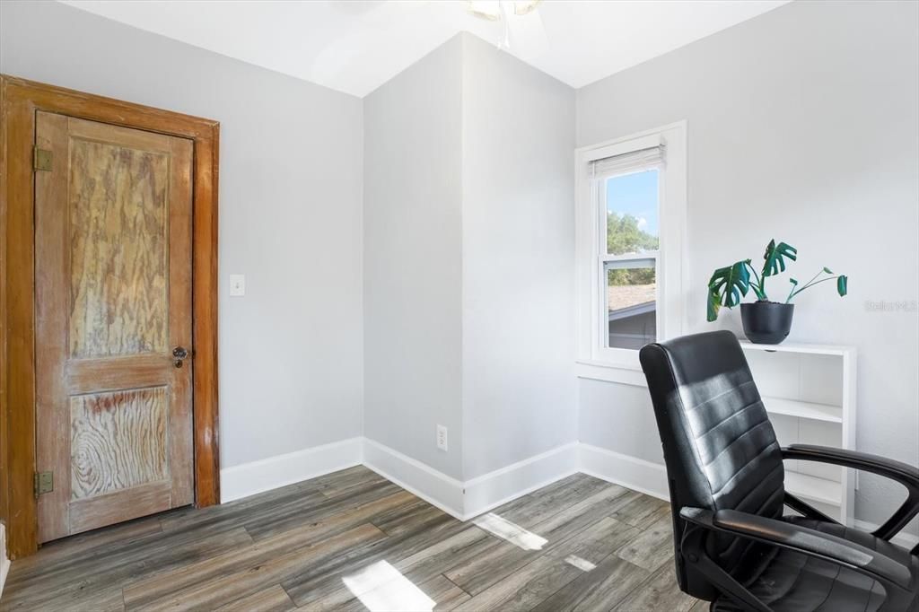For Sale: $470,000 (3 beds, 2 baths, 1406 Square Feet)