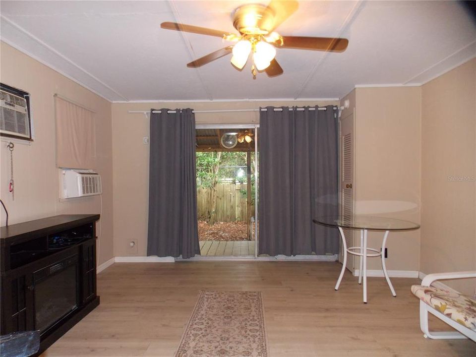 For Sale: $89,500 (2 beds, 1 baths, 685 Square Feet)