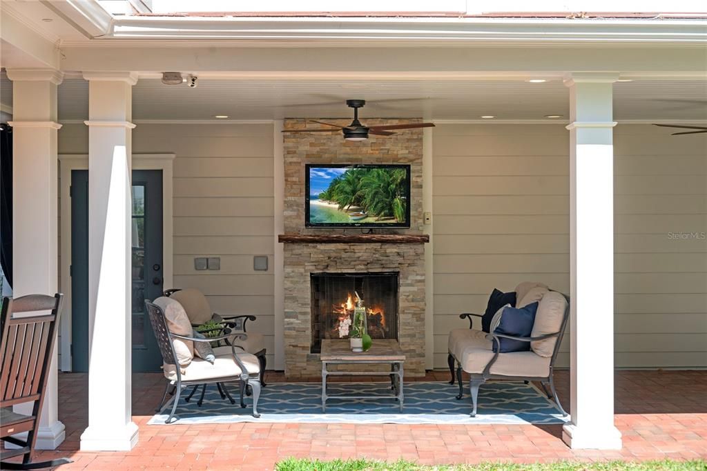 Outdoor gas fireplace