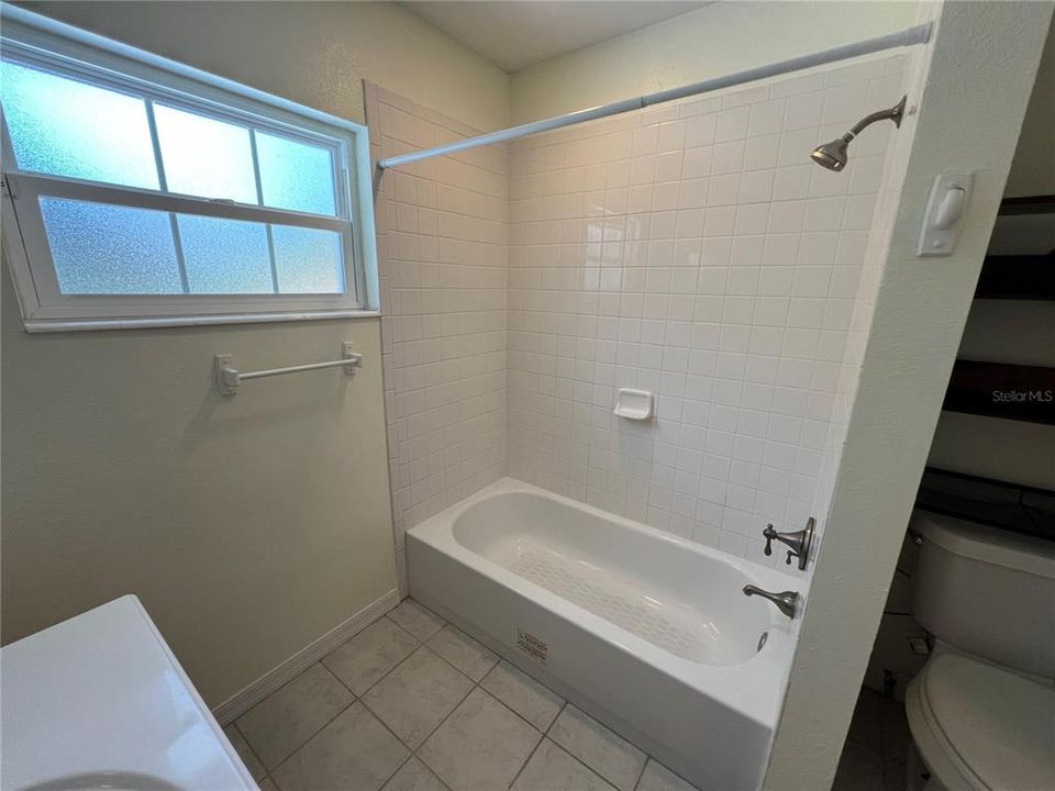 В аренду: $2,500 (5 спален, 2 ванн, 1932 Квадратных фут)