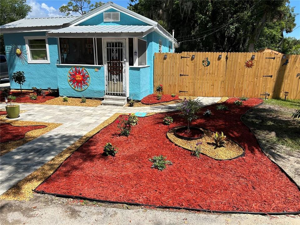 For Sale: $159,000 (2 beds, 2 baths, 713 Square Feet)