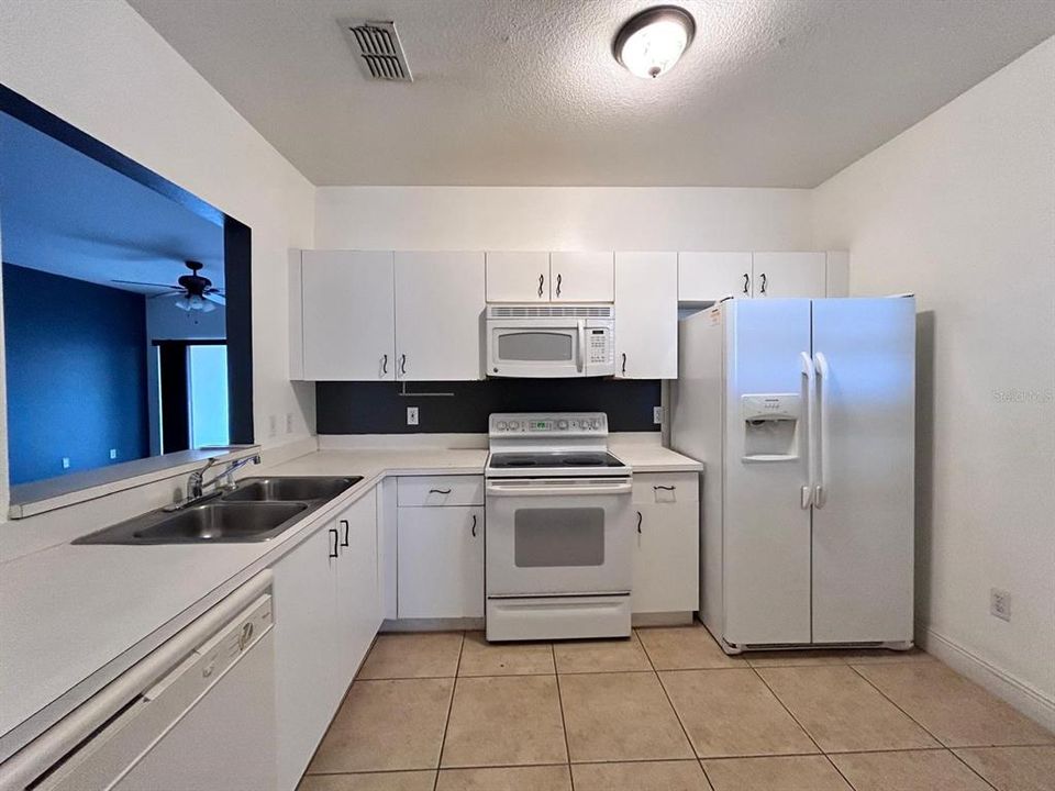 Active With Contract: $1,950 (3 beds, 2 baths, 1200 Square Feet)