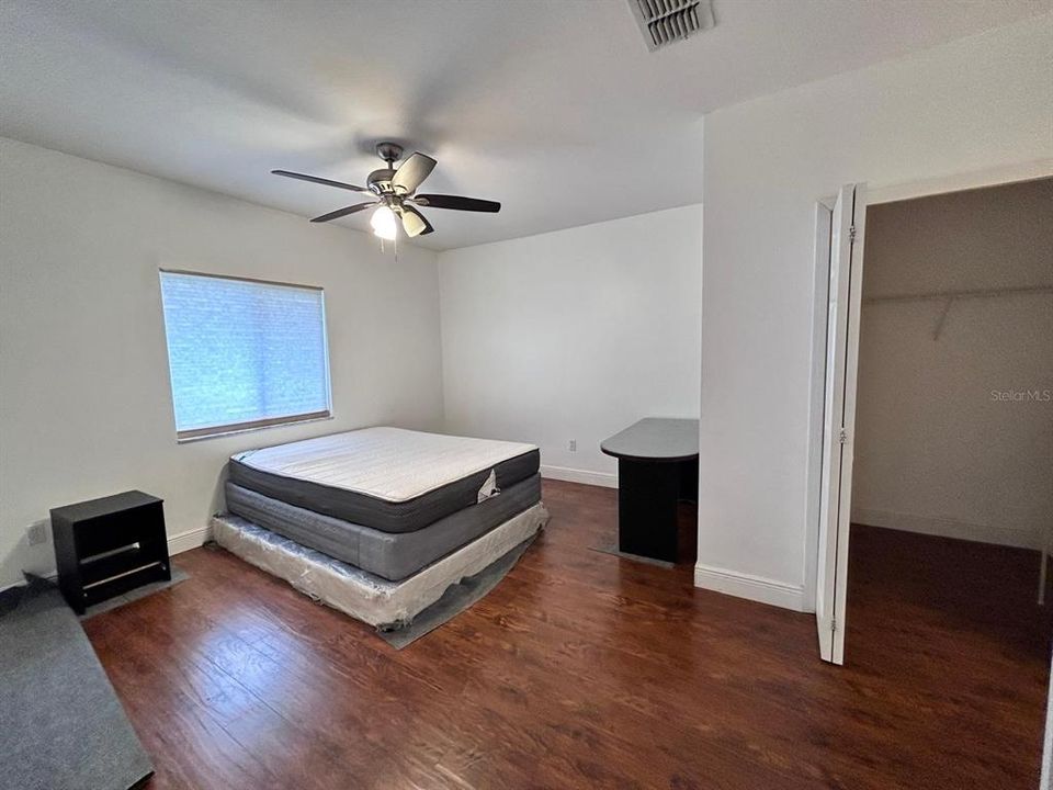 Active With Contract: $1,950 (3 beds, 2 baths, 1200 Square Feet)