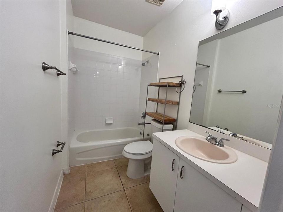 Active With Contract: $1,950 (3 beds, 2 baths, 1200 Square Feet)