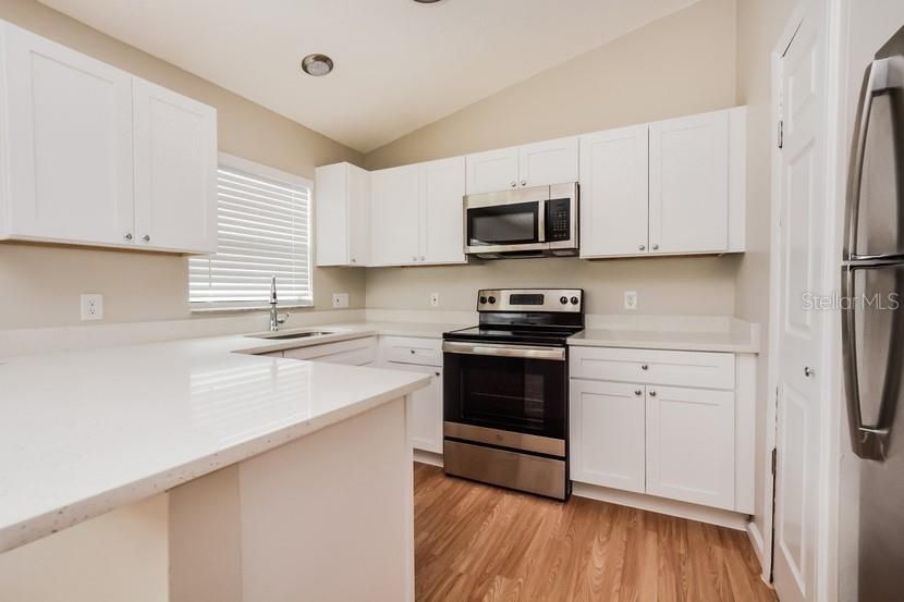 Recently Rented: $1,975 (3 beds, 2 baths, 1152 Square Feet)