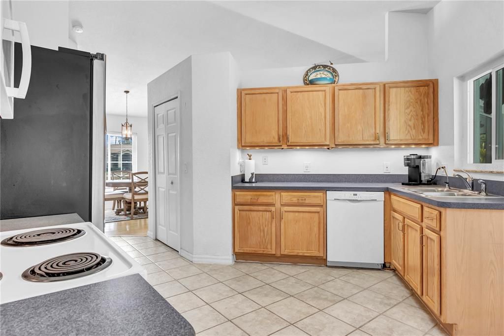 Active With Contract: $349,900 (3 beds, 2 baths, 1436 Square Feet)