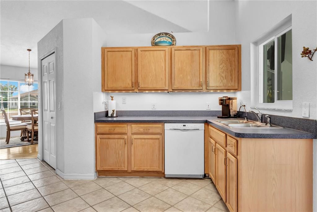 Active With Contract: $349,900 (3 beds, 2 baths, 1436 Square Feet)