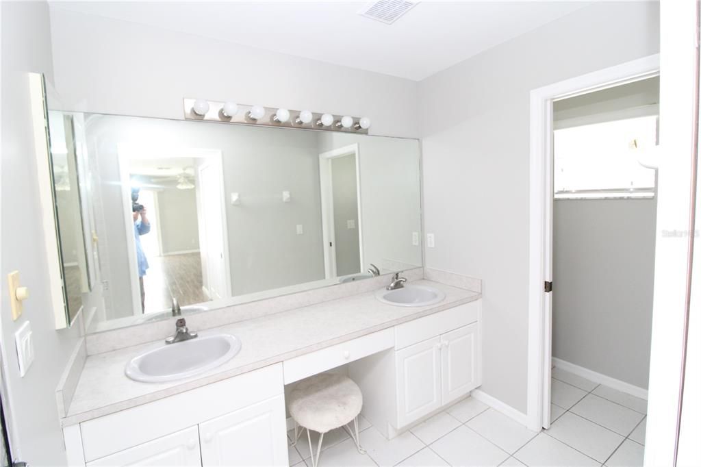 Active With Contract: $349,900 (3 beds, 2 baths, 1599 Square Feet)