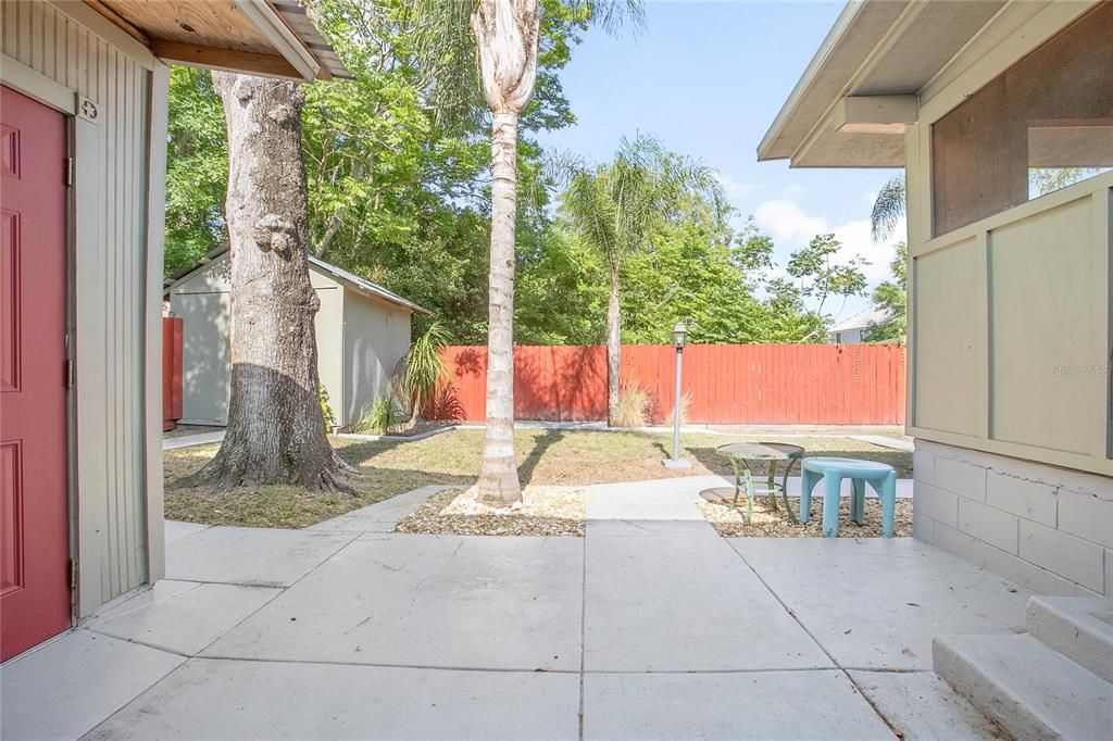 Active With Contract: $250,000 (2 beds, 1 baths, 926 Square Feet)