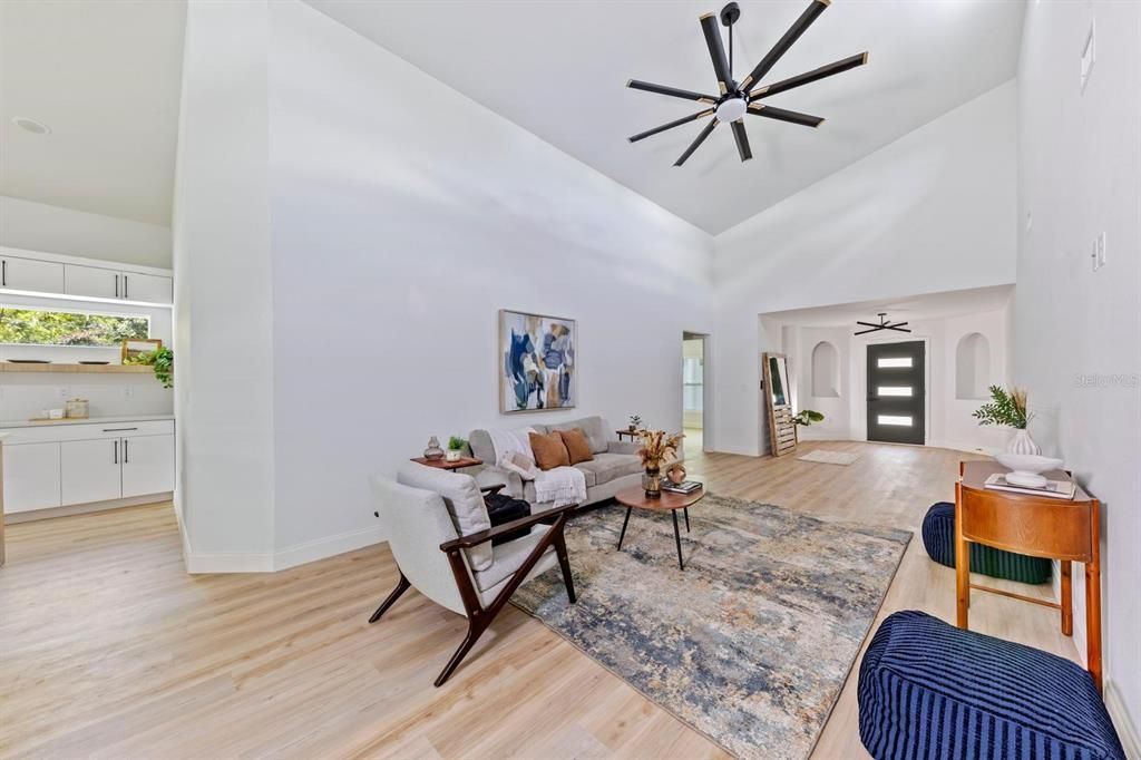 Active With Contract: $612,500 (3 beds, 2 baths, 1699 Square Feet)