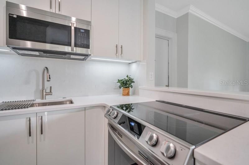 Recently Rented: $1,795 (1 beds, 1 baths, 685 Square Feet)