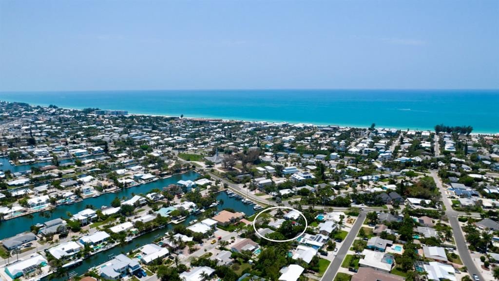 For Sale: $1,895,000 (3 beds, 2 baths, 1960 Square Feet)