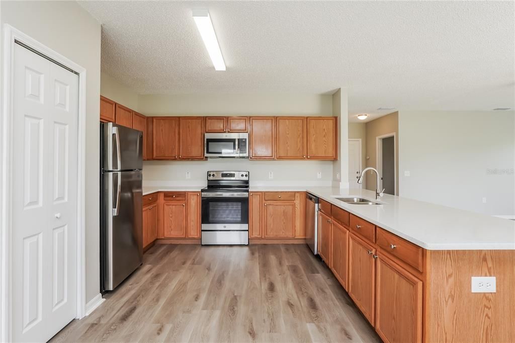 For Rent: $2,170 (3 beds, 2 baths, 1411 Square Feet)