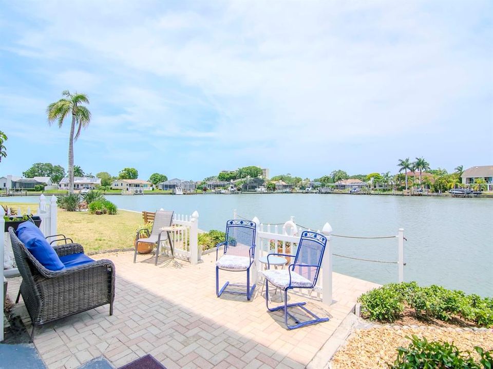 WELCOMING WATERFRONT SEATING THROUGH MAIN ENTRANCE