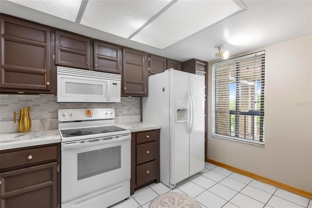 Active With Contract: $125,000 (1 beds, 1 baths, 838 Square Feet)
