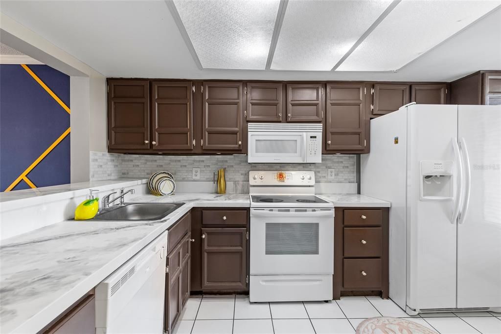 Active With Contract: $125,000 (1 beds, 1 baths, 838 Square Feet)
