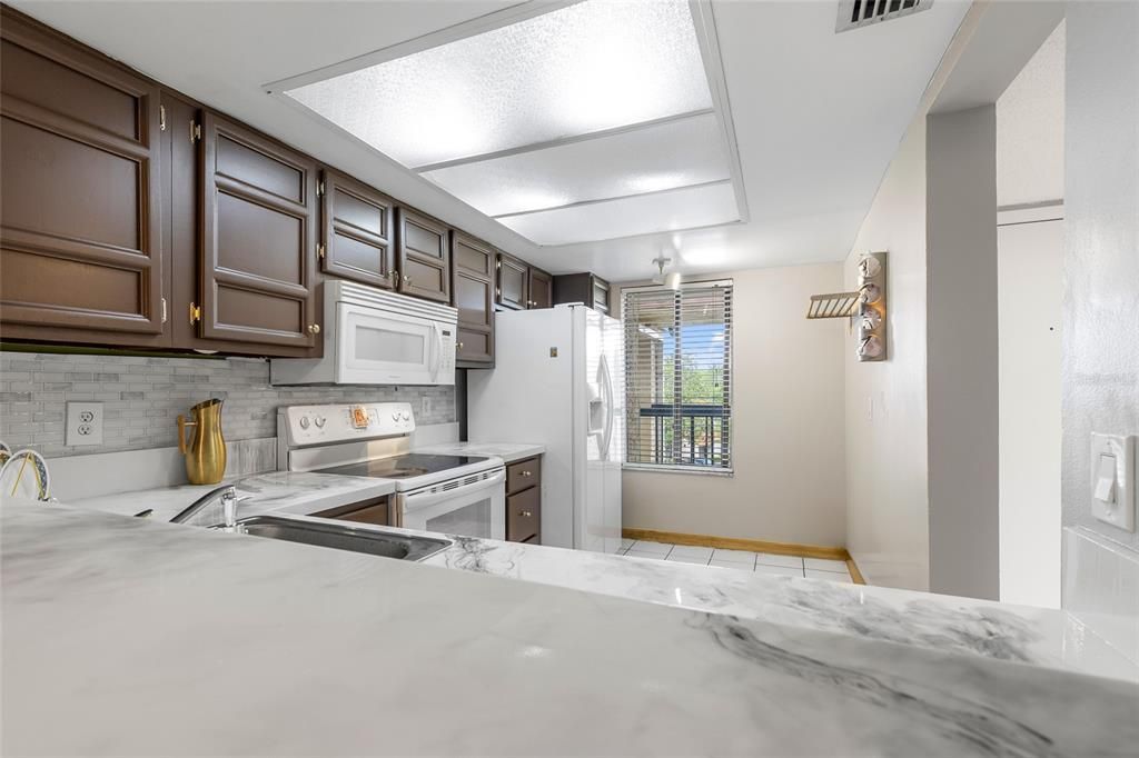 Active With Contract: $125,000 (1 beds, 1 baths, 838 Square Feet)