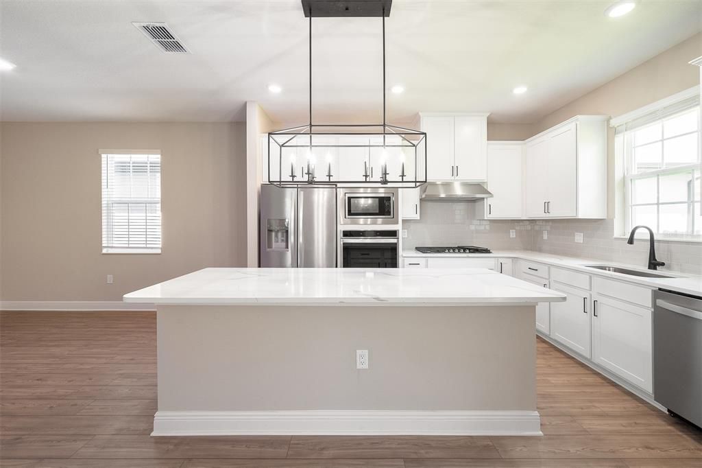 Active With Contract: $439,900 (3 beds, 2 baths, 1700 Square Feet)