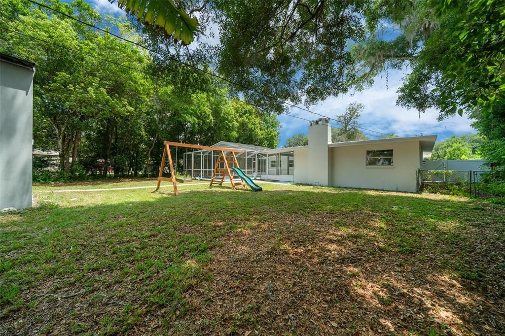 Activo con contrato: $358,000 (4 camas, 2 baños, 1960 Pies cuadrados)