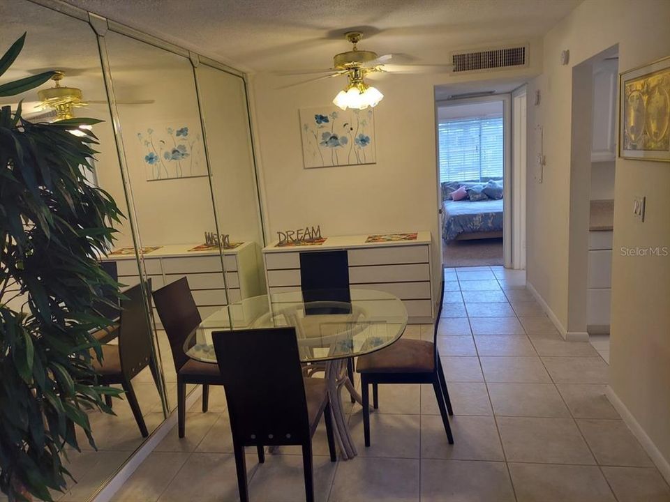 For Sale: $169,500 (1 beds, 1 baths, 780 Square Feet)