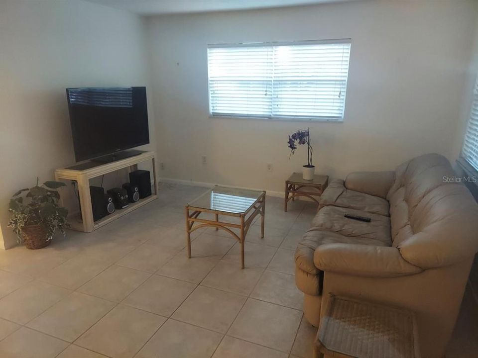 For Sale: $169,500 (1 beds, 1 baths, 780 Square Feet)