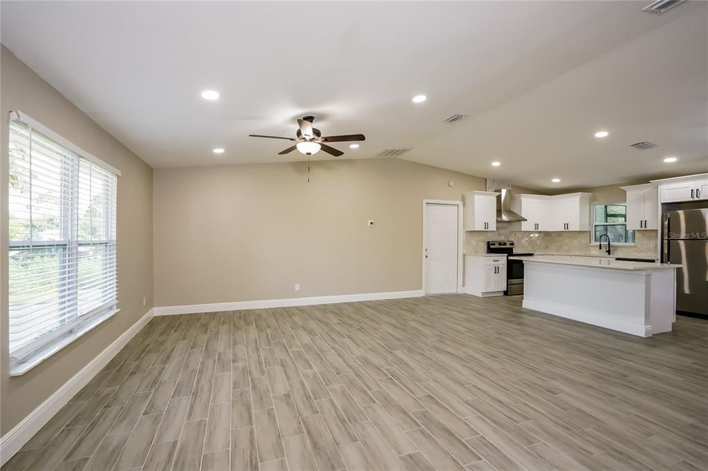 Recently Rented: $1,985 (3 beds, 2 baths, 1332 Square Feet)