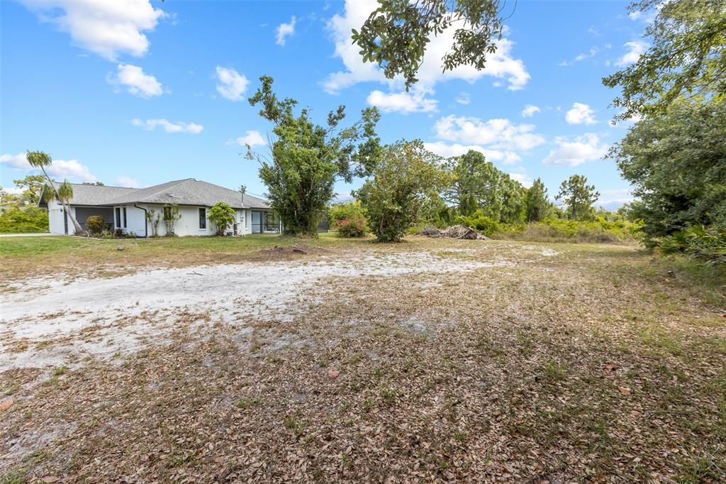 Active With Contract: $389,900 (3 beds, 2 baths, 1648 Square Feet)