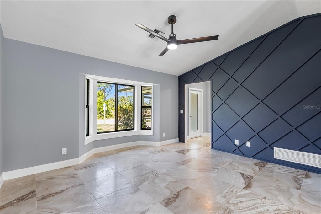 Active With Contract: $389,900 (3 beds, 2 baths, 1648 Square Feet)