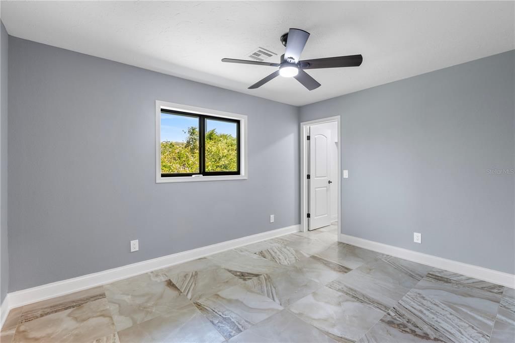 Active With Contract: $389,900 (3 beds, 2 baths, 1648 Square Feet)