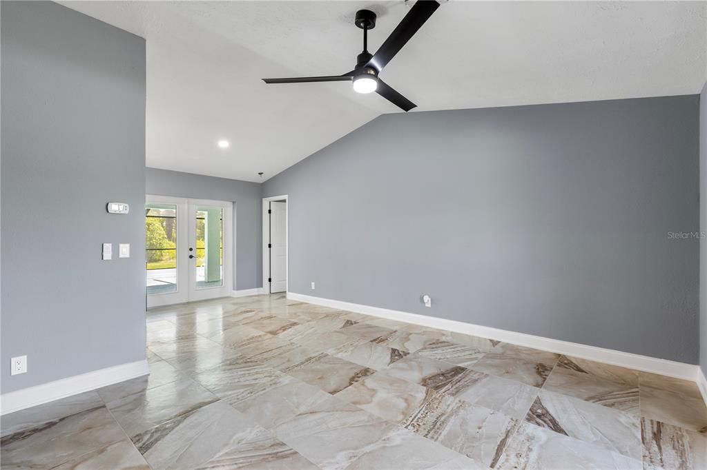 Active With Contract: $389,900 (3 beds, 2 baths, 1648 Square Feet)