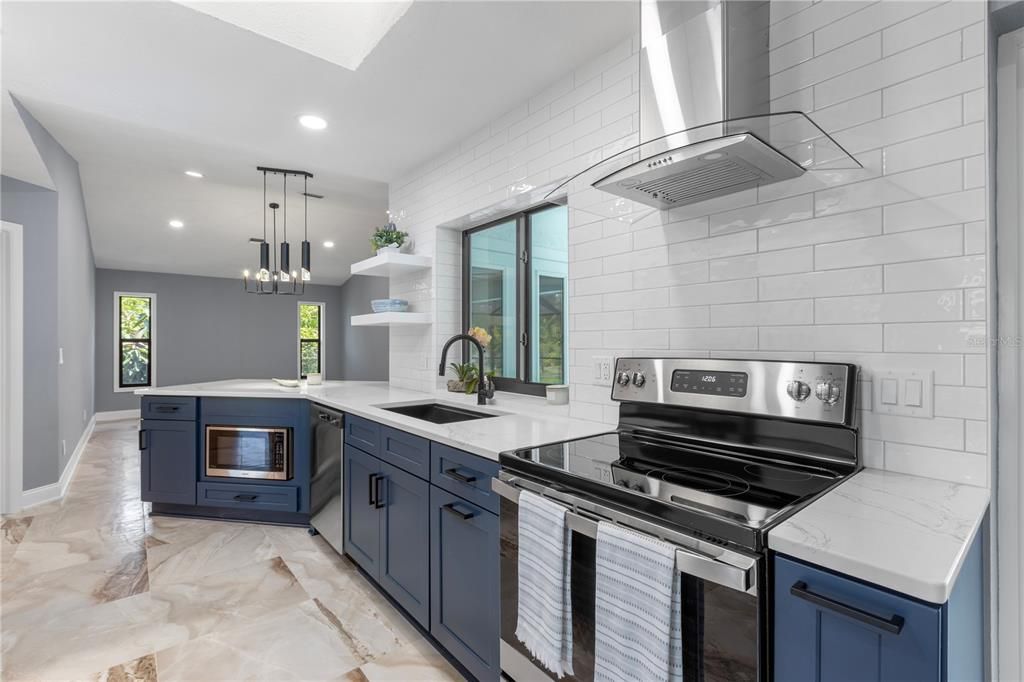 Active With Contract: $389,900 (3 beds, 2 baths, 1648 Square Feet)