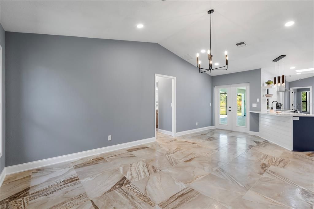 Active With Contract: $389,900 (3 beds, 2 baths, 1648 Square Feet)