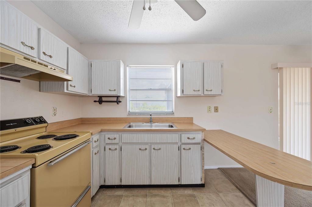 For Sale: $340,000 (3 beds, 2 baths, 1252 Square Feet)