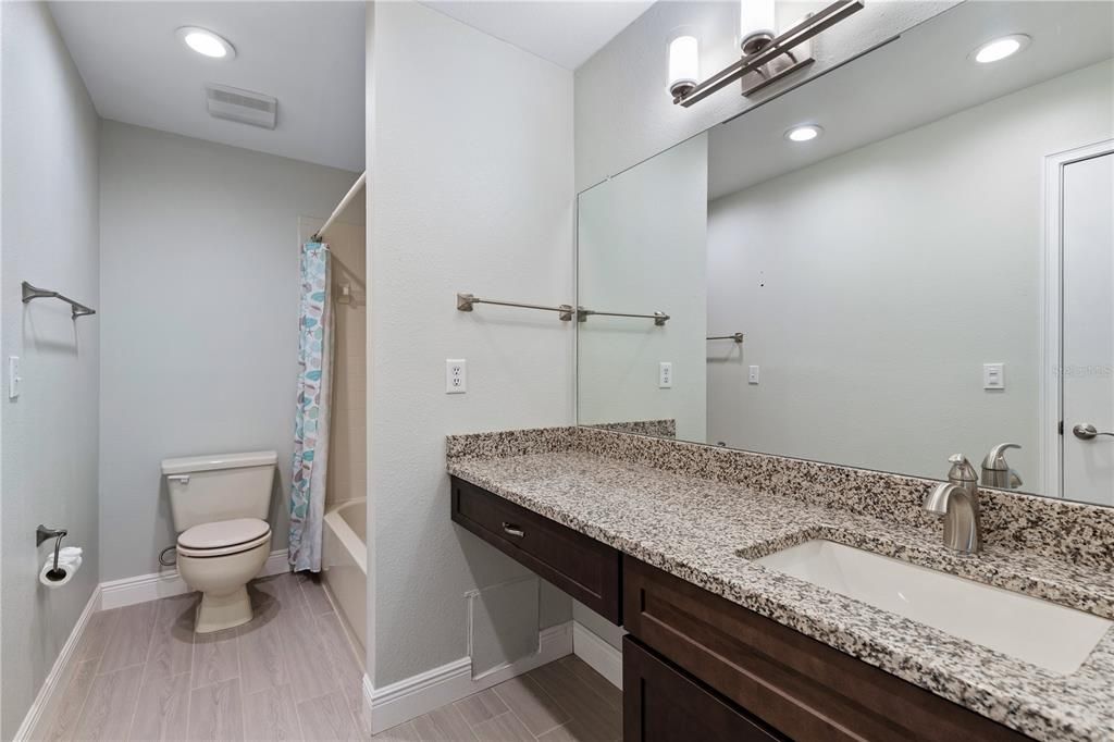 2ND BATHROOM WITH SINGLE BASIN SINK - GRANITE COUNTER TOP - TUB WITH SHOWER
