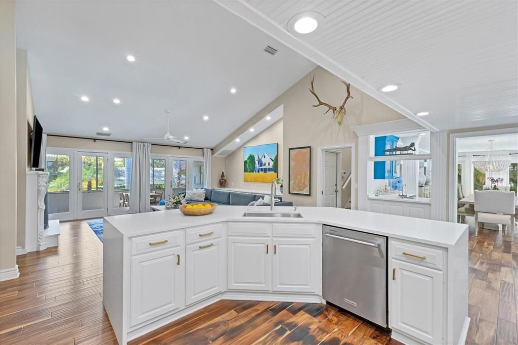 For Sale: $3,475,000 (5 beds, 5 baths, 4362 Square Feet)