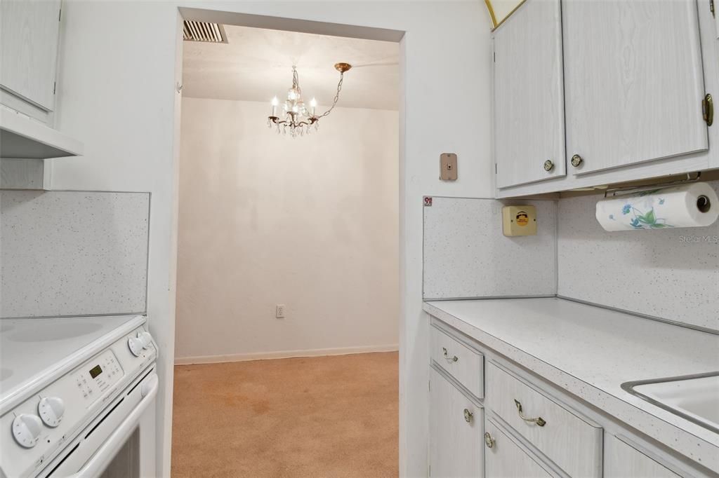 For Sale: $89,988 (1 beds, 1 baths, 638 Square Feet)