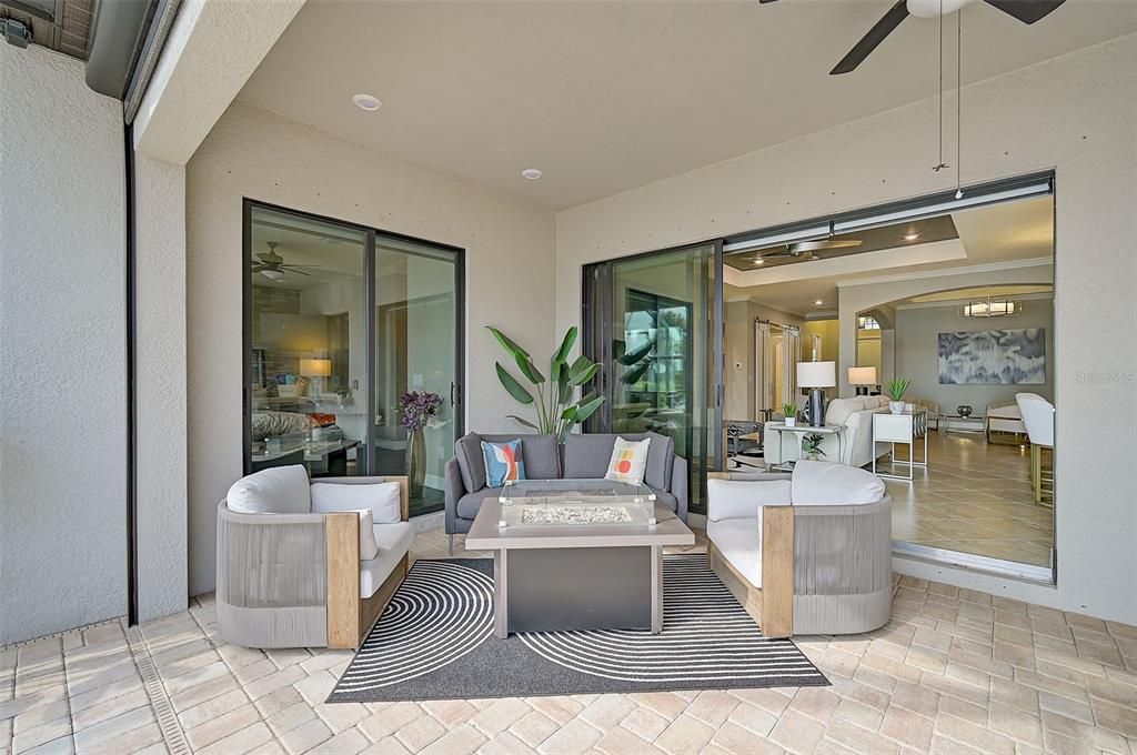 Spacious Lanai