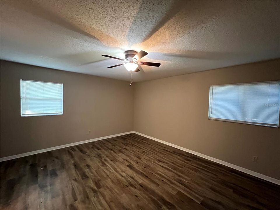 Recently Rented: $1,700 (3 beds, 2 baths, 1400 Square Feet)