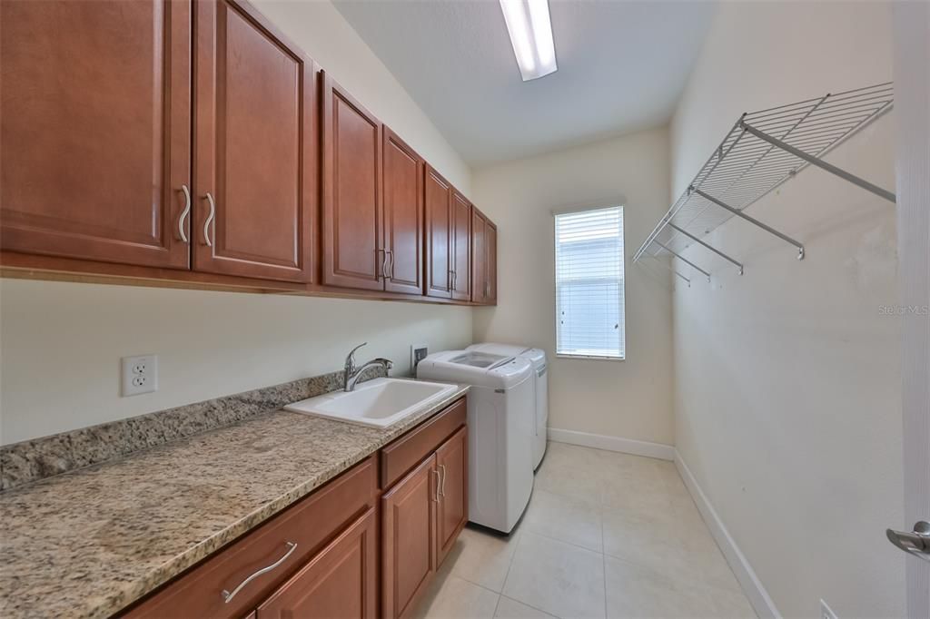 For Sale: $439,000 (2 beds, 2 baths, 1952 Square Feet)