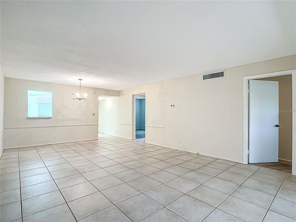 Active With Contract: $164,900 (2 beds, 2 baths, 980 Square Feet)