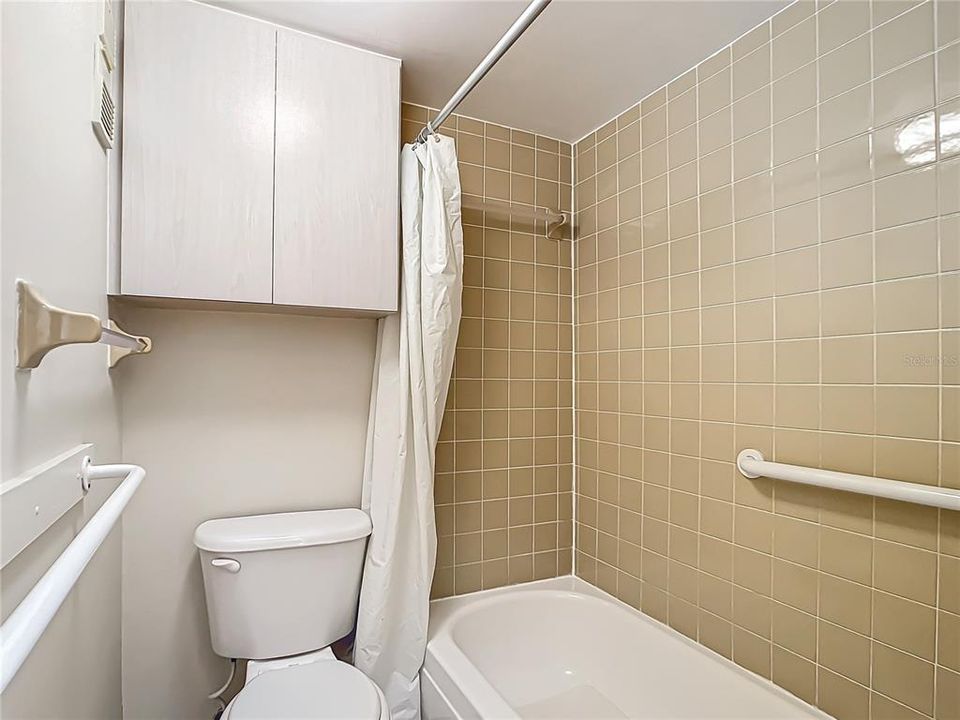 Active With Contract: $164,900 (2 beds, 2 baths, 980 Square Feet)