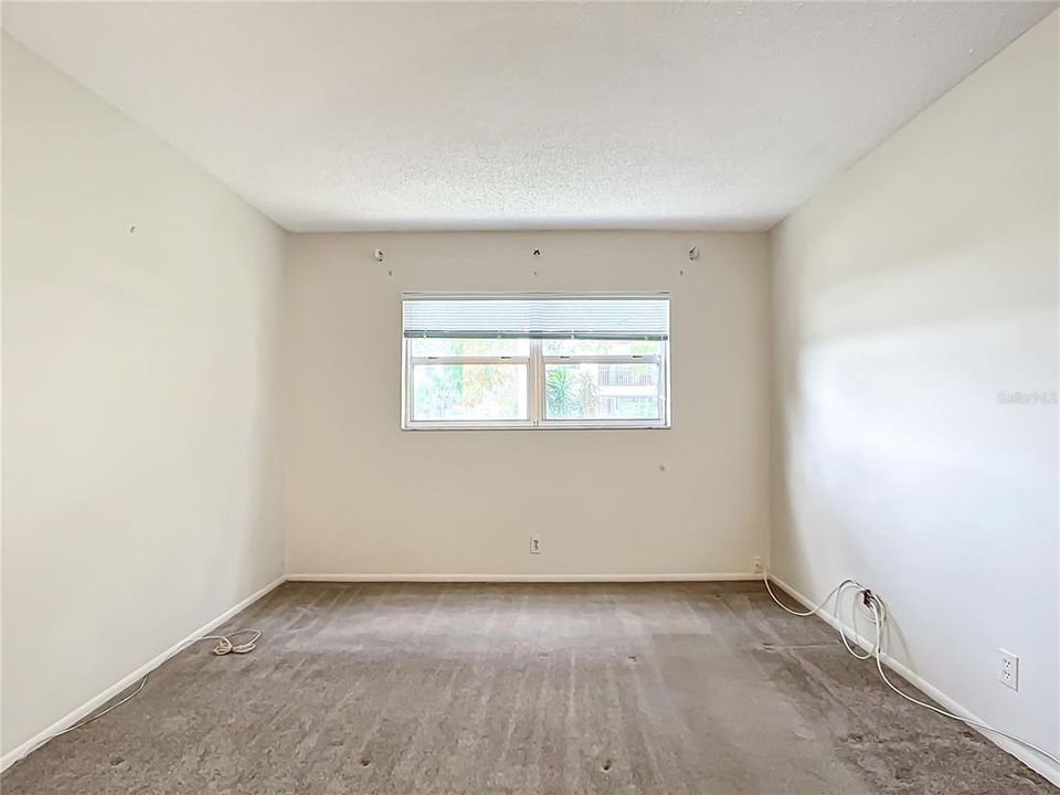 Active With Contract: $164,900 (2 beds, 2 baths, 980 Square Feet)