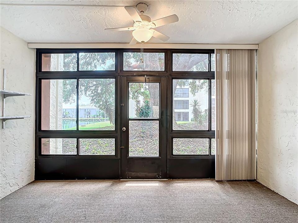 Active With Contract: $164,900 (2 beds, 2 baths, 980 Square Feet)