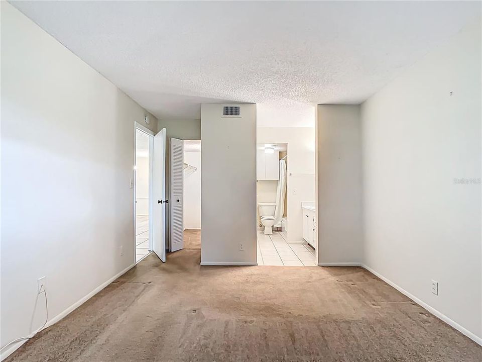 Active With Contract: $164,900 (2 beds, 2 baths, 980 Square Feet)