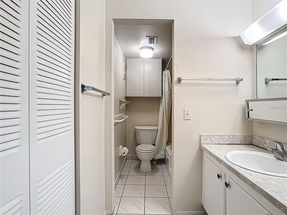 Active With Contract: $164,900 (2 beds, 2 baths, 980 Square Feet)
