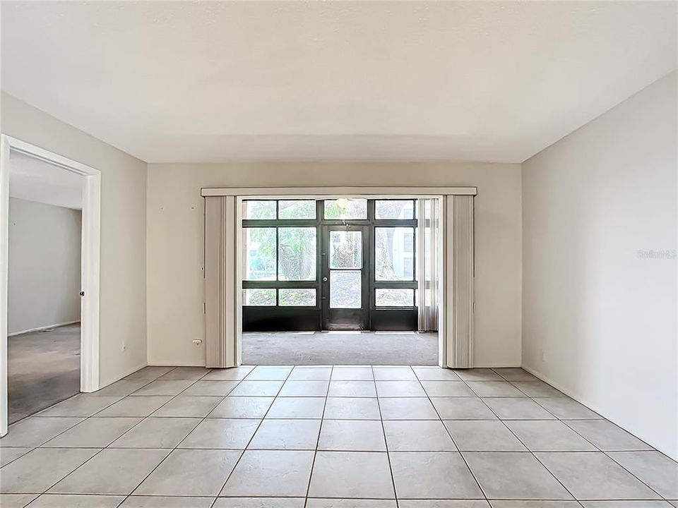 Active With Contract: $164,900 (2 beds, 2 baths, 980 Square Feet)