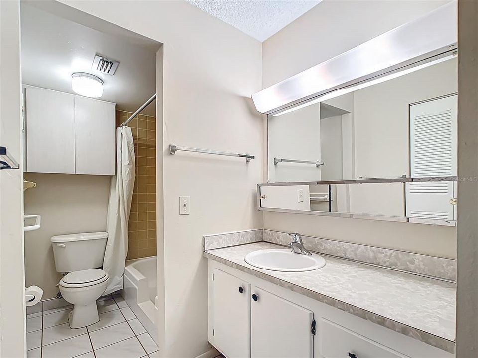 Active With Contract: $164,900 (2 beds, 2 baths, 980 Square Feet)