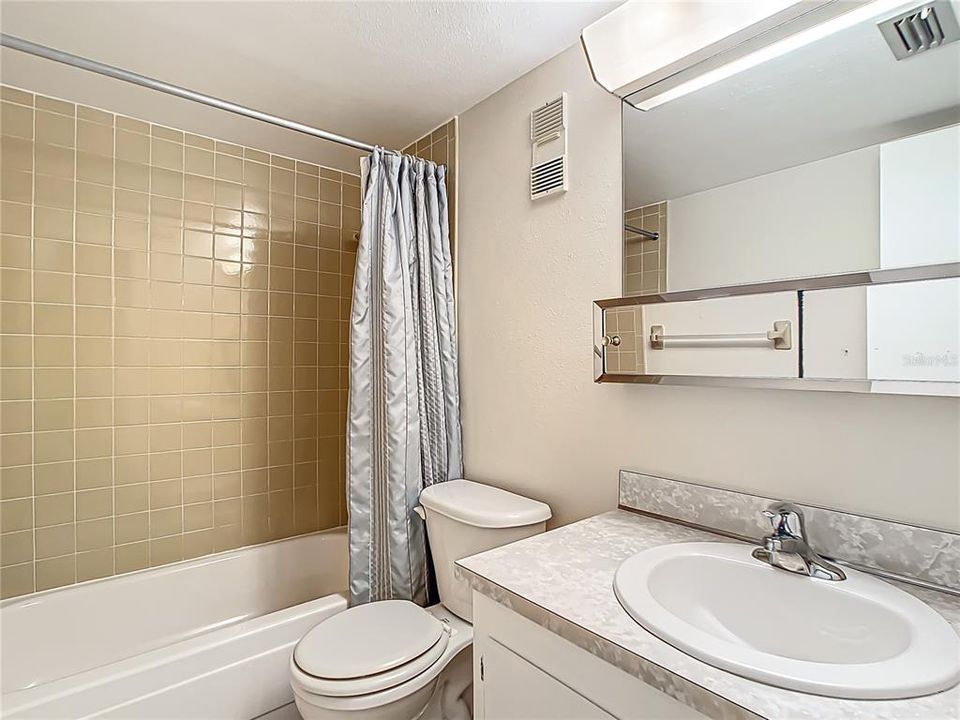 Active With Contract: $164,900 (2 beds, 2 baths, 980 Square Feet)