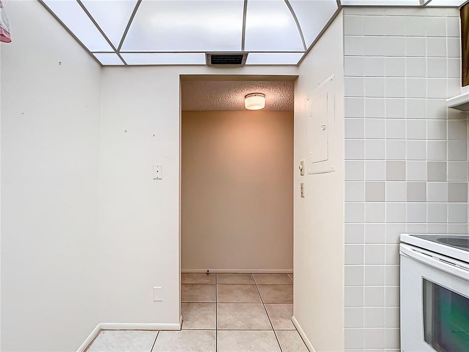 Active With Contract: $164,900 (2 beds, 2 baths, 980 Square Feet)