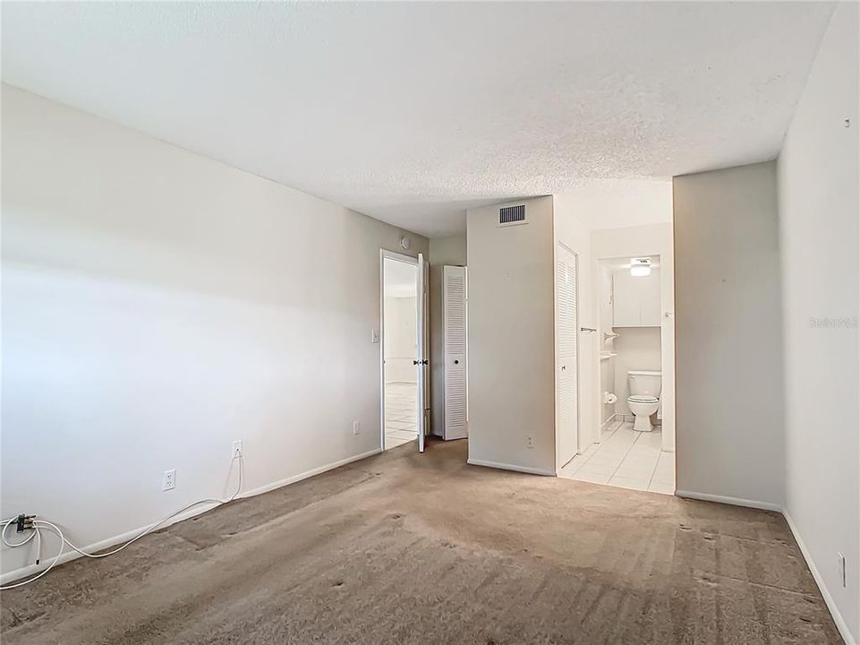 Active With Contract: $164,900 (2 beds, 2 baths, 980 Square Feet)